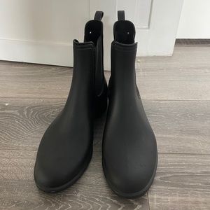 Black Rainboots